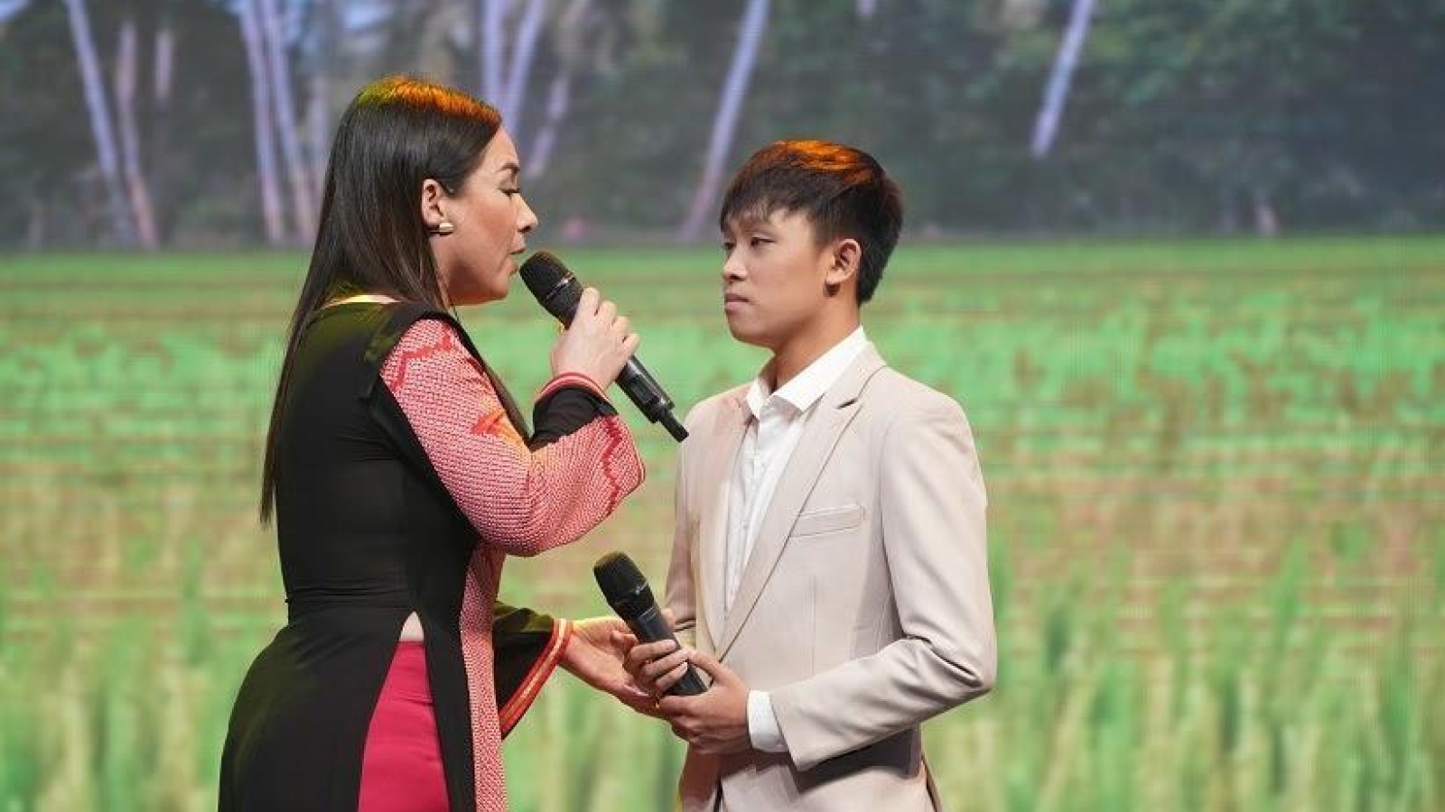 Chuyện showbiz: Quản lý nói gì về số tiền cát-sê của Hồ Văn Cường