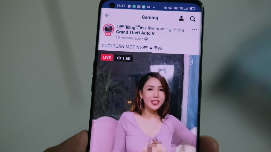 Qua mặt Facebook đăng video hở hang để bán hàng online