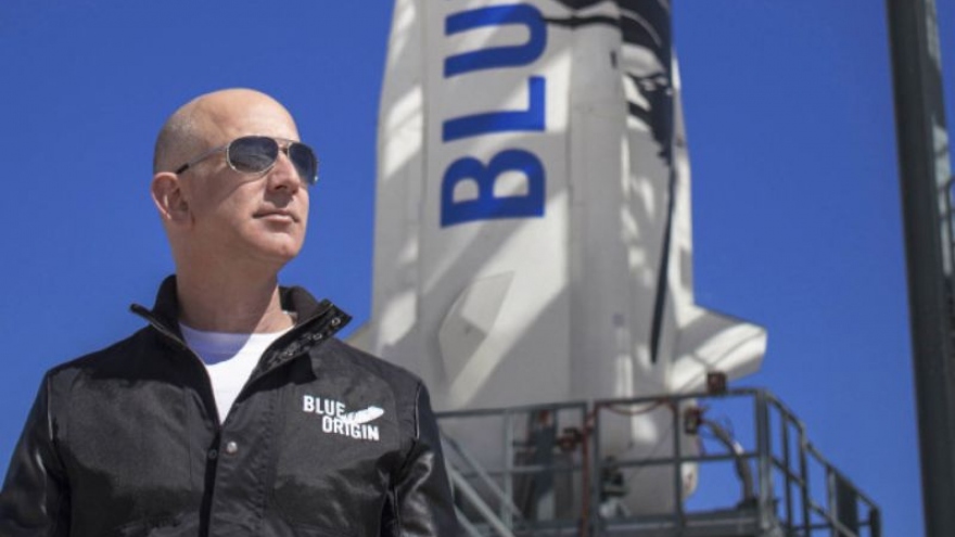 Hơn 60.000 người ký tên kiến nghị ngăn CEO Amazon quay trở lại Trái đất