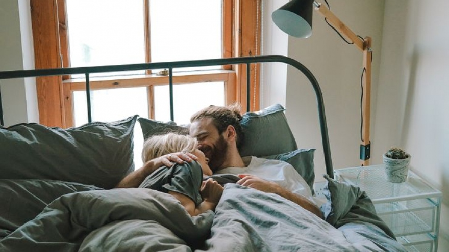 Thói quen ngủ giúp cải thiện mối quan hệ vợ chồng như thế nào?
