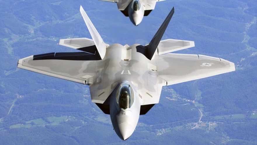Điều gì khiến “vua bầu trời” F-22 Raptor bị thất sủng?