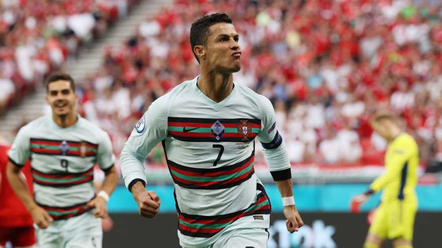 Hungary 0-3 Bồ Đào Nha: Ronaldo lập kỷ lục "vô tiền khoáng hậu"