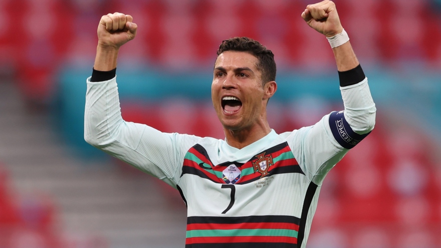 Ronaldo và Bồ Đào Nha “đè bẹp” Hungary trong 7 phút kịch tính