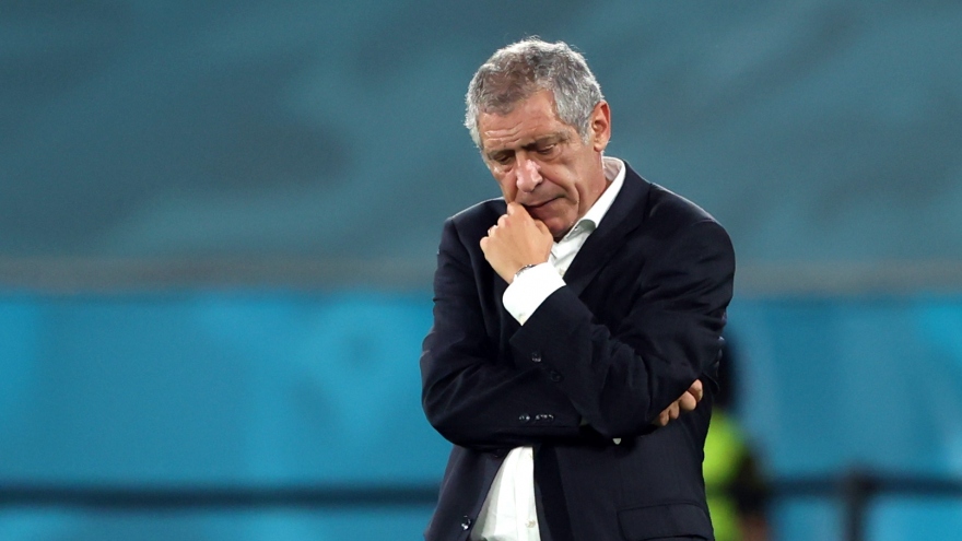 Bồ Đào Nha bị loại ở EURO 2021, HLV Santos đặt mục tiêu vô địch World Cup 2022
