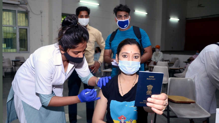 Ấn Độ sẽ thảo luận “hộ chiếu vaccine” trên cơ sở công bằng trong tiếp cận