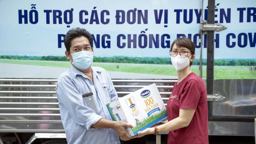 Vinamilk tiếp sức lực lượng xét nghiệm sàng lọc Covid-19 cho người dân TP.HCM