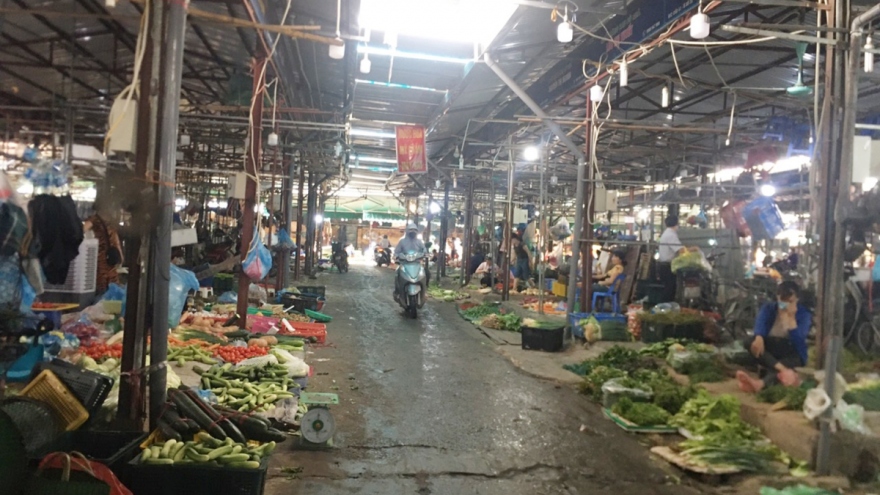Chợ dân sinh, trung tâm thương mại đìu hiu vì Covid-19