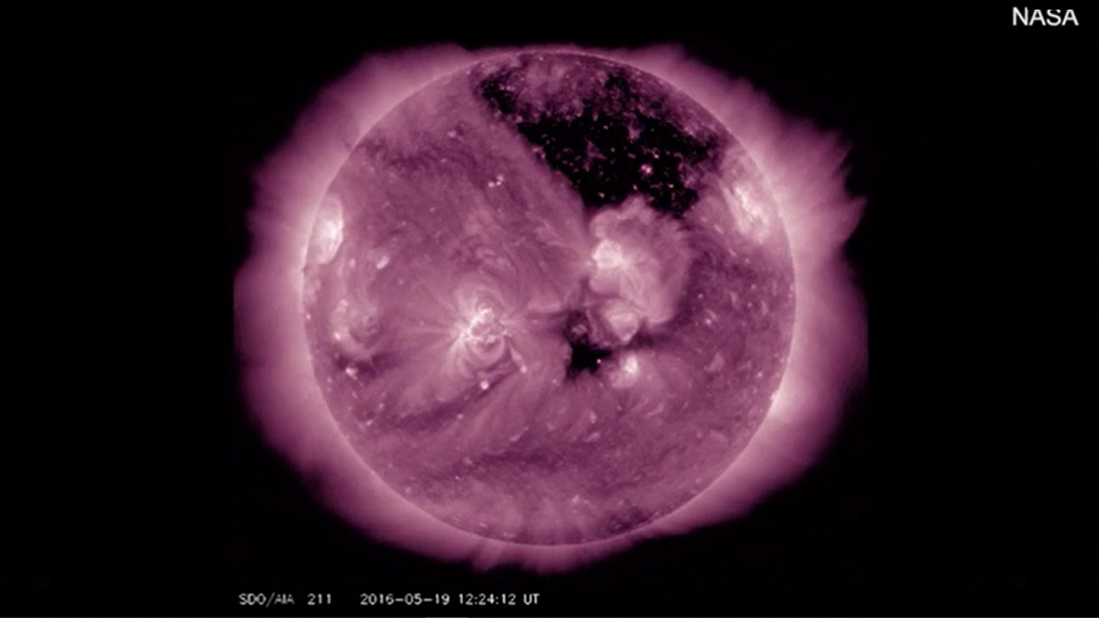 Nhìn lại những hình ảnh ấn tượng về Mặt trời được NASA ghi lại trong thập kỷ qua