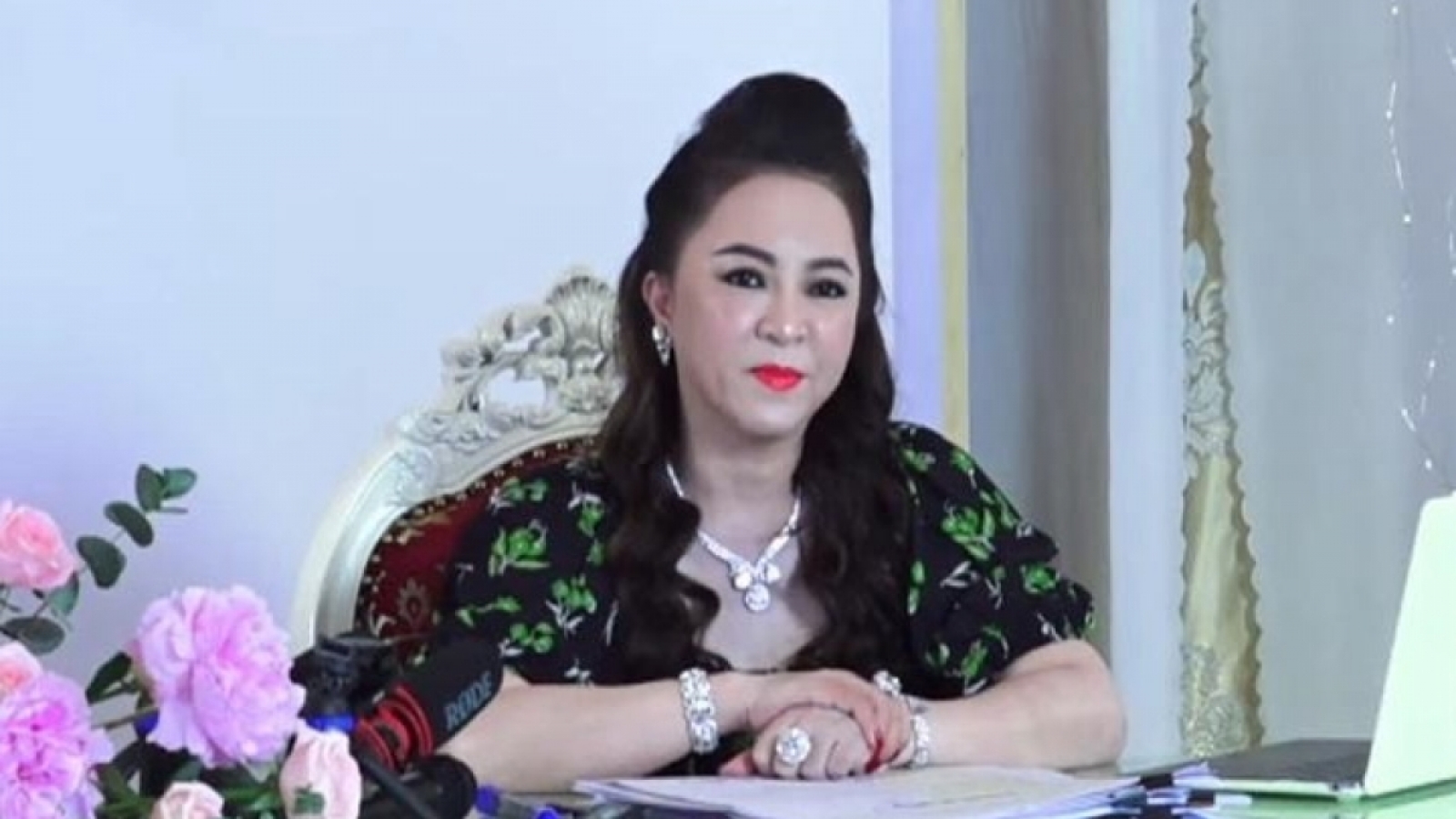 Sở TT&TT Bình Dương làm việc với luật sư của bà Nguyễn Phương Hằng