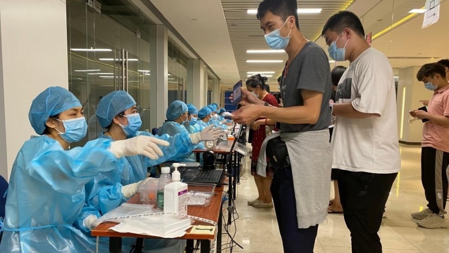 Phật Sơn (Trung Quốc) hạn chế đi lại do Covid-19, Australia đối phó với tin giả về vaccine