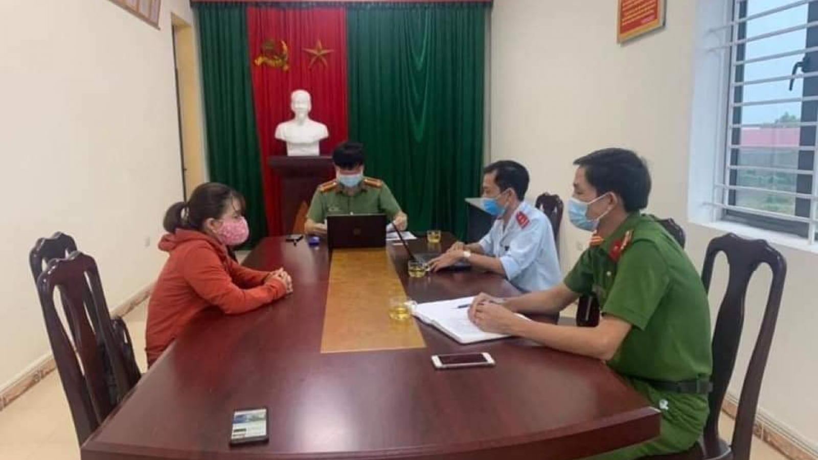 Đăng thông tin sai sự thật về khu cách ly, 1 phụ nữ bị phạt 5 triệu đồng 
