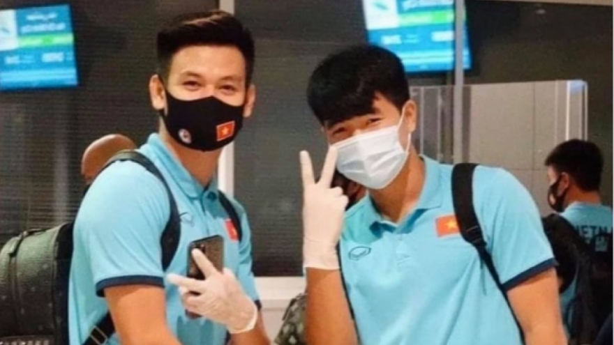 Coach Park Hang-seo and players return to Vietnam from UAE