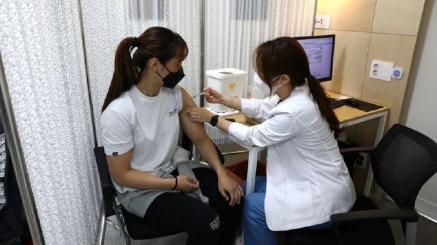 Hàn Quốc xem xét tiêm mũi bổ sung vaccine Covid-19 đối phó biến thể mới
