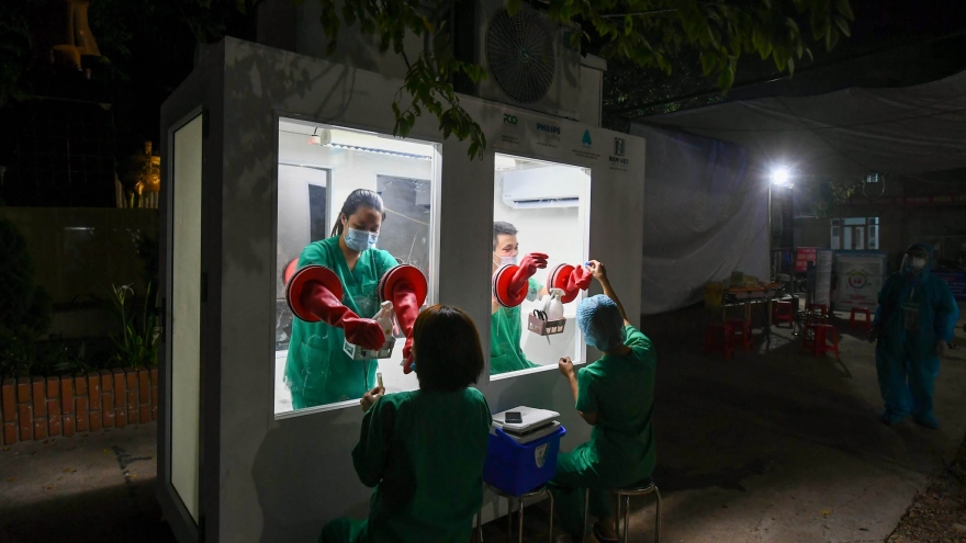 Cận cảnh "vũ khí" chống nóng cho y bác sĩ lấy mẫu xét nghiệm ở tâm dịch Bắc Giang