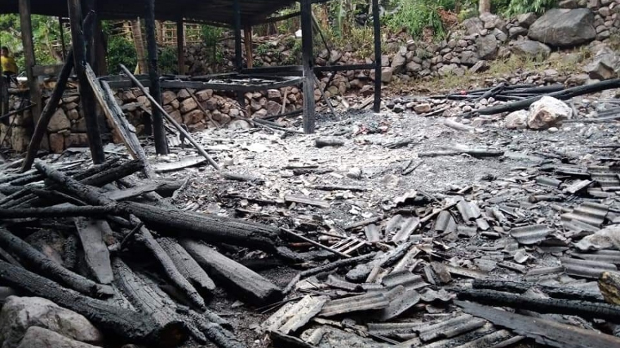  Hỏa hoạn thiêu rụi ngôi nhà sàn ở Sơn La