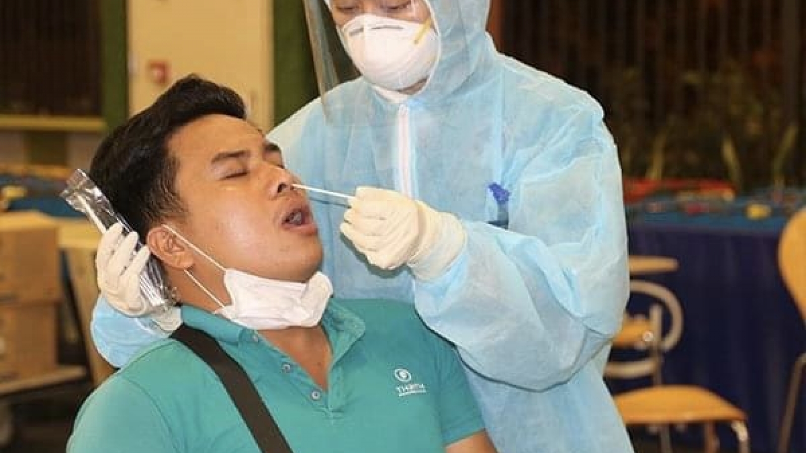 Xuyên đêm lấy hơn 25.000 mẫu xét nghiệm Covid-19 tại Khu Công nghệ cao ở TP Thủ Đức