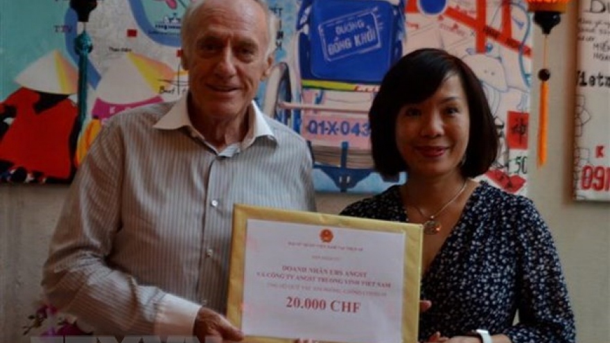 Vietnam Embassy in Switzerland raises over 32,500 CHF for COVID-19 fund at home