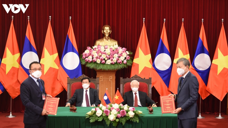 Hội đàm cấp cao Việt Nam-Lào, Tổng Bí thư hai nước chứng kiến lễ ký 7 văn kiện hợp tác
