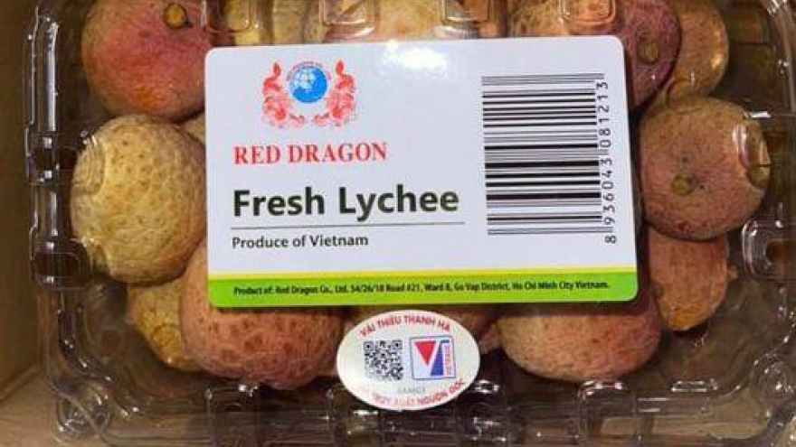 Singaporean consumers taste Vietnamese lychees