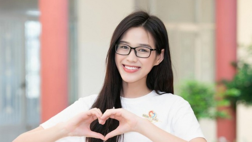 Hoa hậu Đỗ Thị Hà ngưỡng mộ bác sĩ 78 tuổi xung phong đi chống dịch ở Bắc Giang
