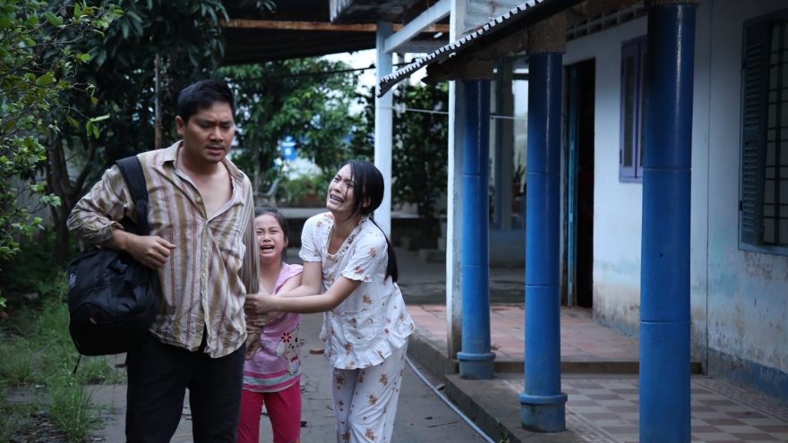 Minh Luân hoá người cha bội bạc, cạn tình nghĩa trong bộ phim xúc động "Tiếng chổi tre"