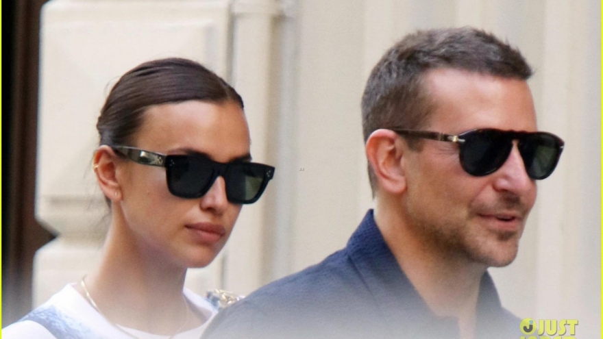 Irina Shayk vui vẻ sánh đôi cùng tình cũ Bradley Cooper trên phố