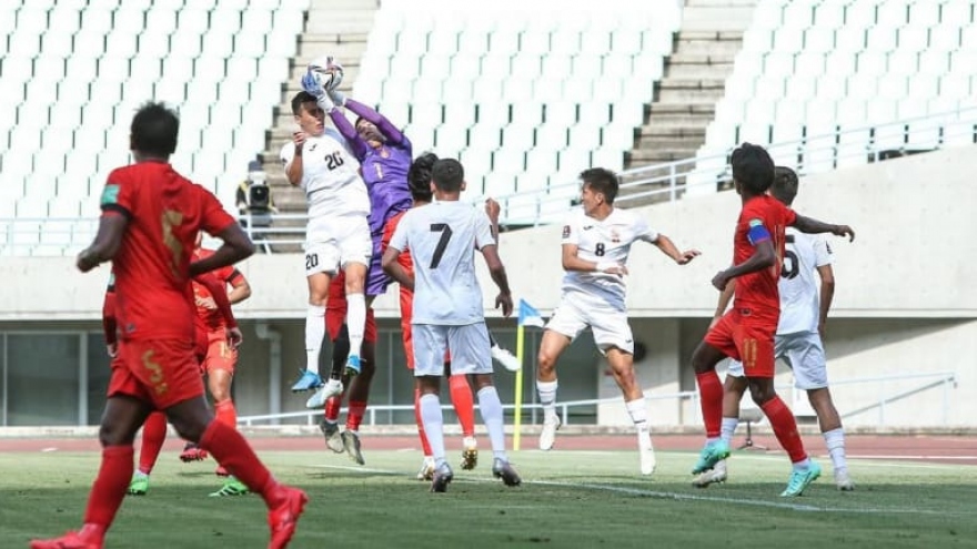 Dùng tiền đạo làm thủ môn, Kyrgyzstan vẫn thắng Myanmar 8-1