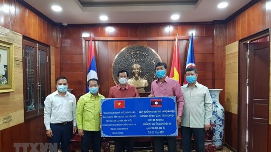 Lao provinces join hands with Vietnam to fight COVID-19