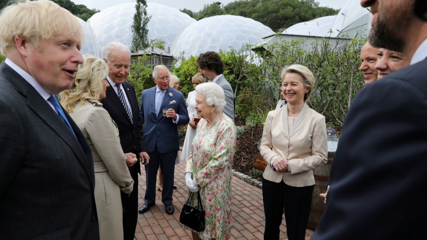 Tổng thống Mỹ Biden lần đầu gặp Nữ hoàng Anh Elizabeth