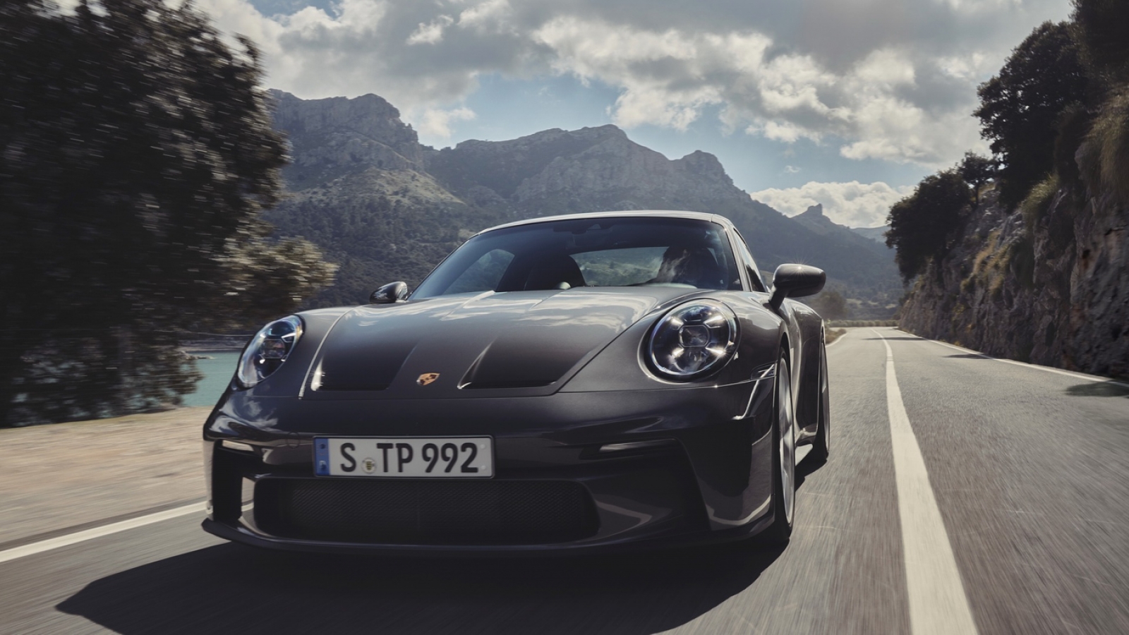Cận cảnh Porsche 911 GT3 Touring 2022