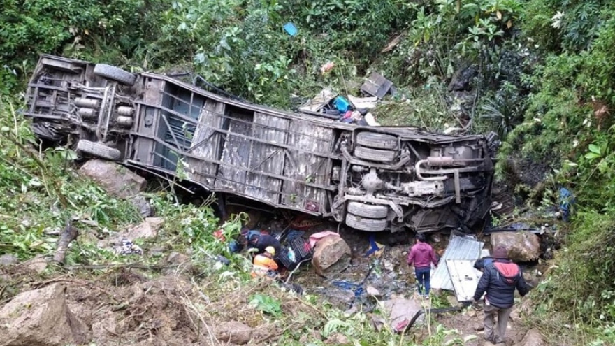 Xe buýt lao xuống vực ở Peru, 29 người chết