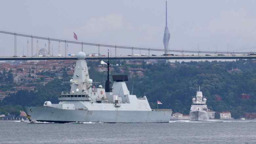 Nga tuyên bố đã bắn cảnh cáo tàu khu trục Anh ở Biển Đen