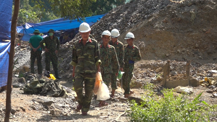 Bao giờ chấm dứt khai thác vàng trái phép trong vườn Quốc gia Sông Thanh?