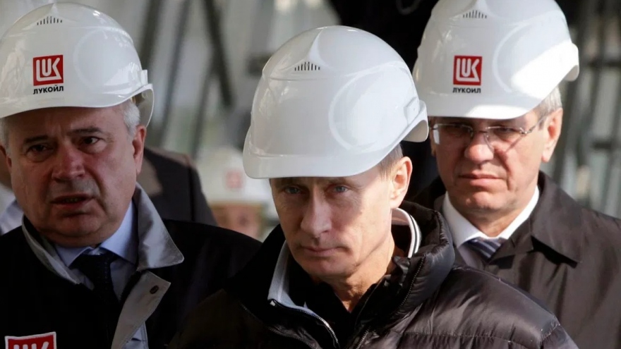 Tổng thống Nga Putin dùng dầu khí để tập hợp quyền lực và trừng phạt đối thủ như thế nào?