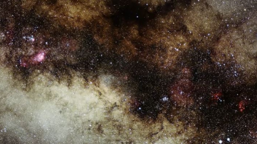 Cận cảnh trung tâm Dải Ngân hà từ dữ liệu trong suốt 26 năm của ESO
