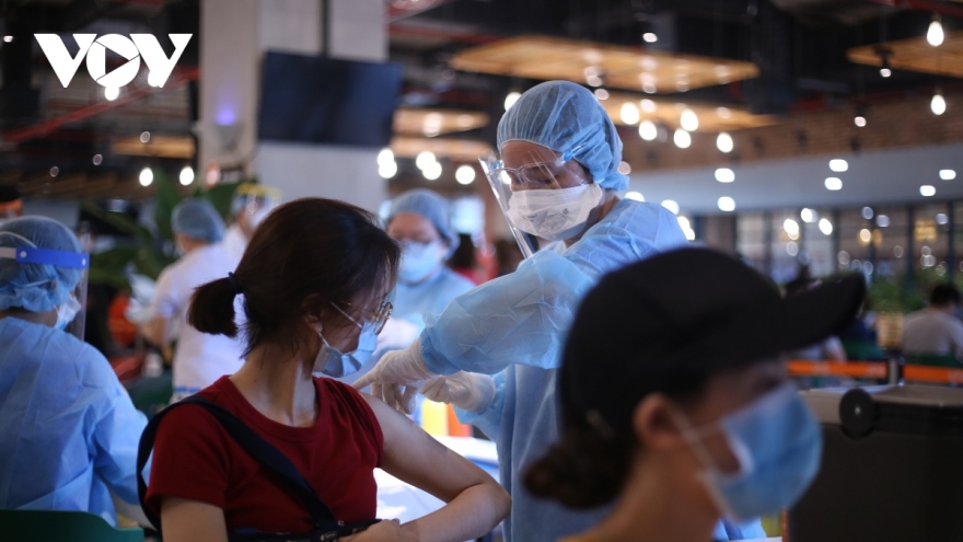 Người bệnh mạn tính, người trên 65 tuổi ở Hà Nội sẽ được ưu tiên tiêm vaccine