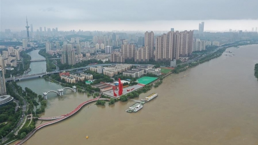 Trung Quốc ban bố cảnh báo vàng về mưa lớn tại khu vực trung và hạ du sông Trường Giang