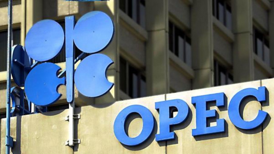 OPEC+ nối lại thảo luận về sản lượng khai thác dầu mỏ để giảm nhiệt giá dầu đang tăng