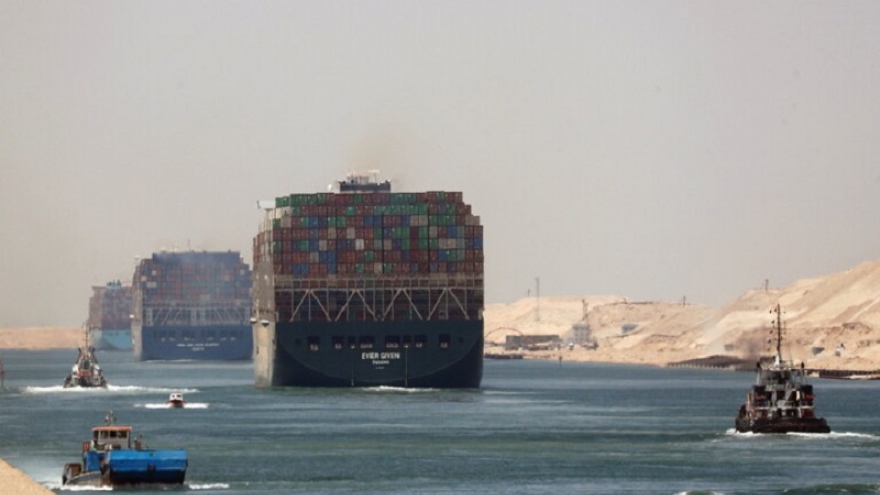 Doanh thu kênh đào Suez đạt mức cao kỷ lục, bất chấp sự cố tàu chở hàng khổng lồ mắc cạn