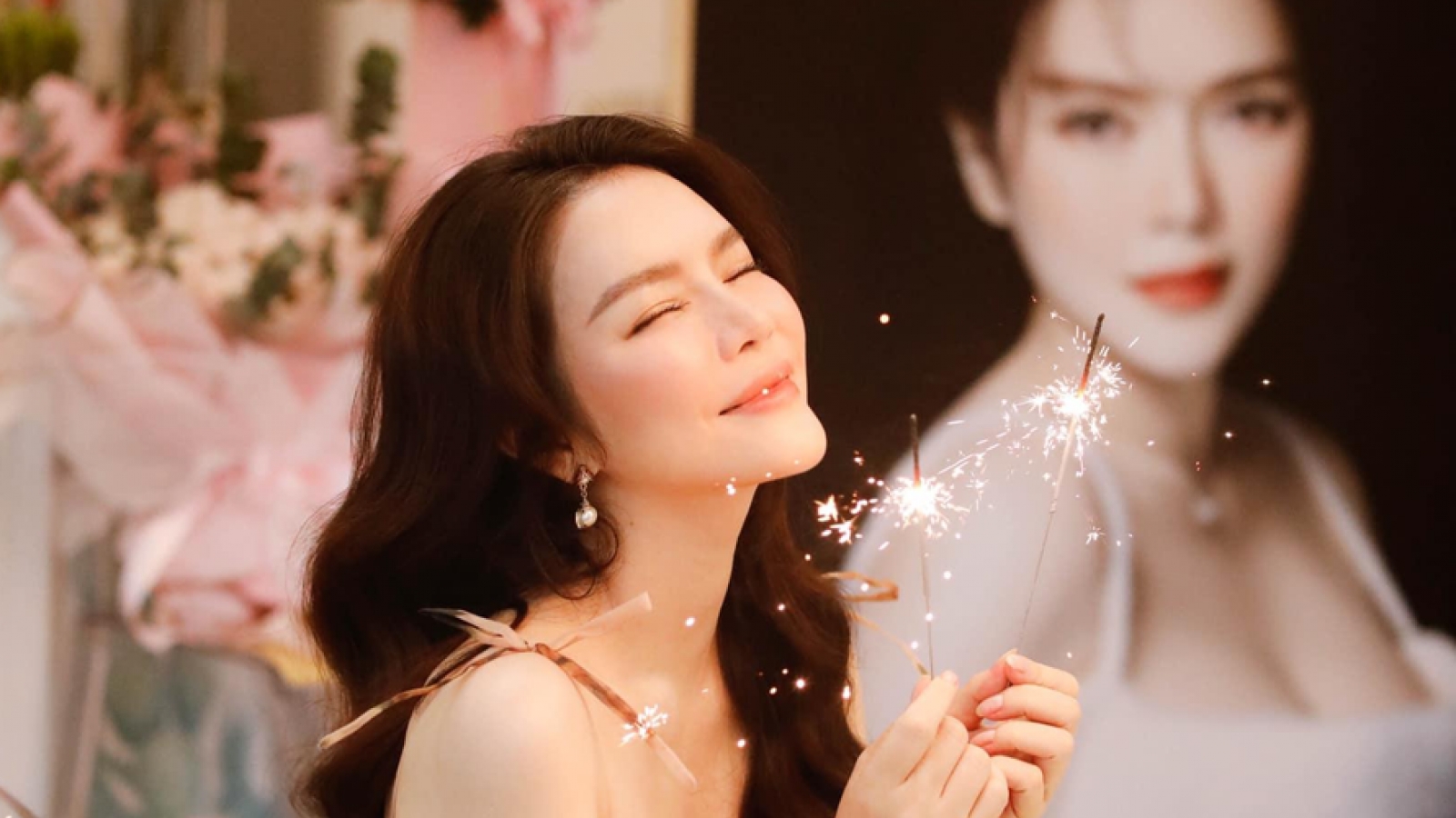 Chuyện showbiz: Lý Nhã Kỳ đón sinh nhật một mình vì COVID-19