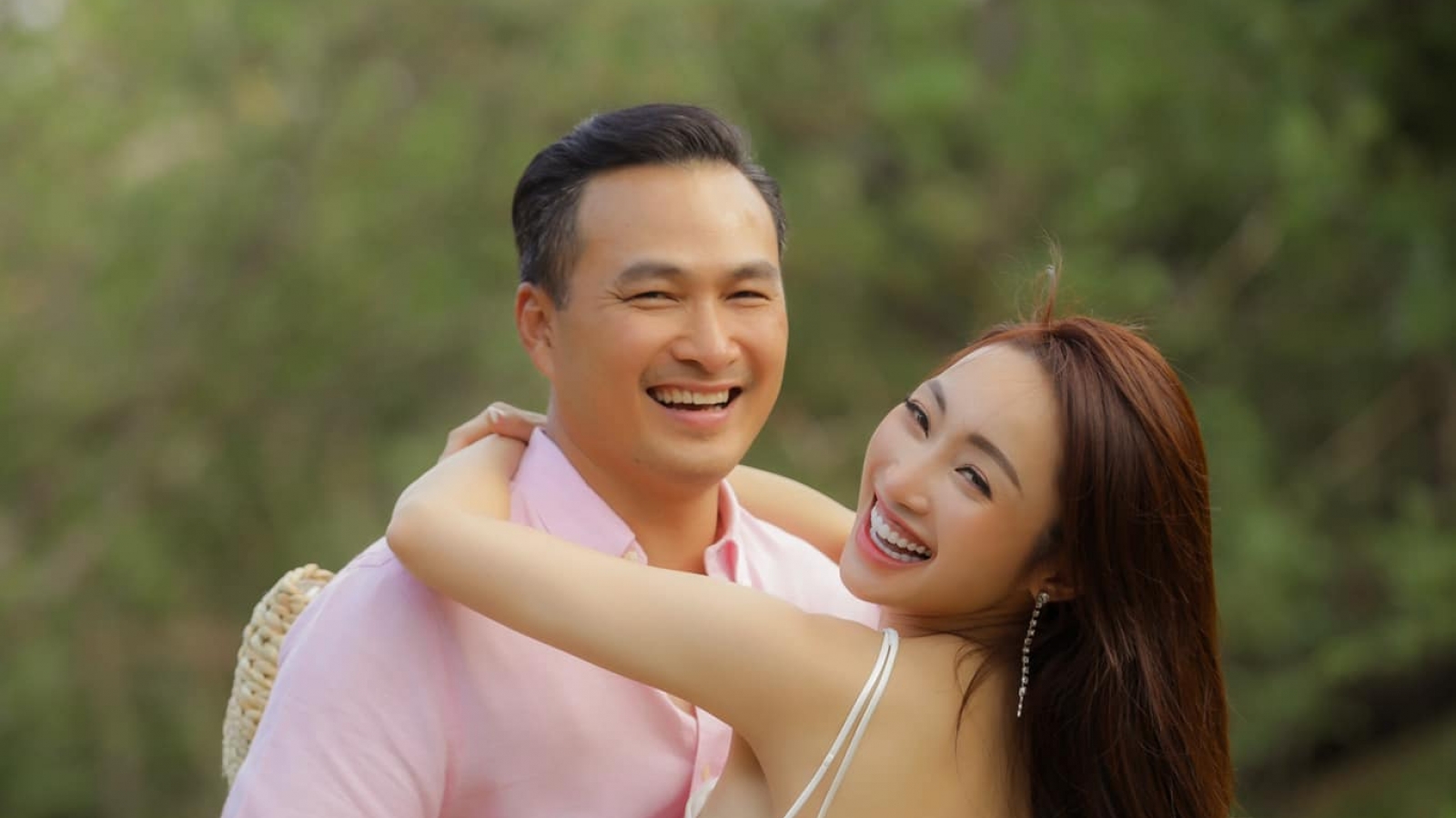 Vợ kém 16 tuổi của Chi Bảo xác nhận mang thai con đầu lòng