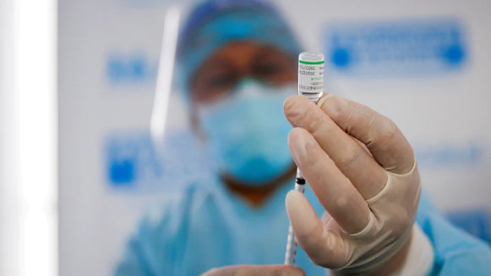 Tiêm kết hợp và tiêm mũi nhắc lại vaccine ngừa Covid-19: còn nhiều tranh cãi