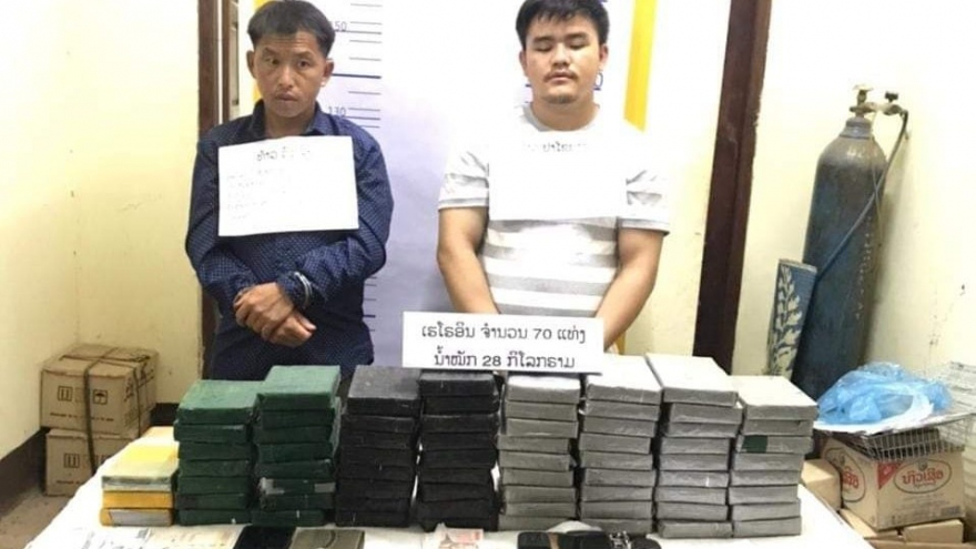 Lào bắt vụ vận chuyển 70 bánh heroin ra biên giới Lào – Việt