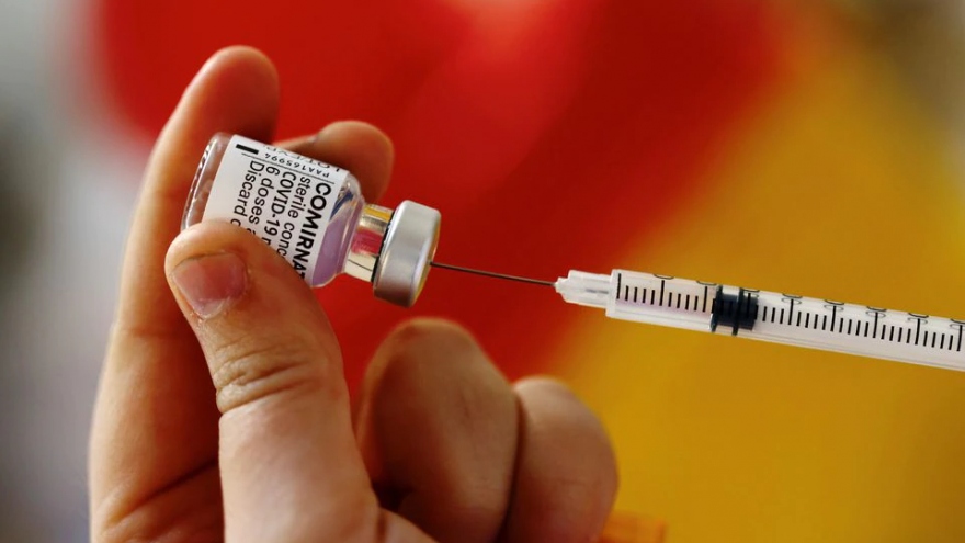 Tiêm liều vaccine Covid-19 thứ 3: “Phao cứu sinh” cho người suy giảm hệ miễn dịch?