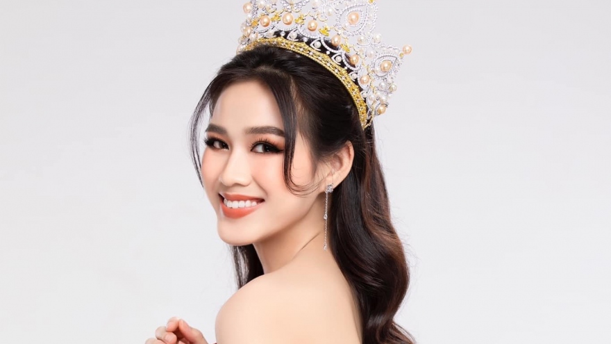 Hoa hậu Đỗ Thị Hà khoe vóc dáng chuẩn đồng hồ cát trong bộ ảnh mới