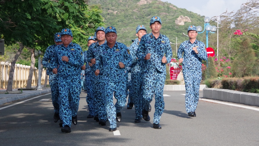 Lực lượng tàu ngầm đầu tiên và niềm tự hào bảo vệ biển từ lòng đại dương