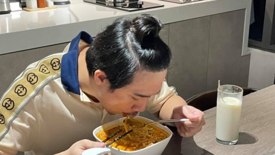 Chuyện showbiz: Hari Won tiết lộ niềm hạnh phúc của Trấn Thành chính là nấu ăn