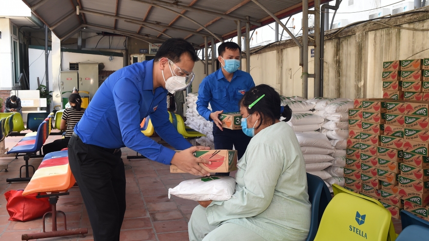 Chương trình “Triệu bữa cơm - Hà Nội nghĩa tình” tại Bệnh viện Thận Hà Nội