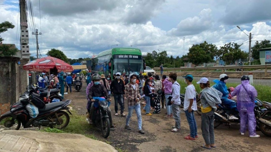  Bất chấp lệnh cấm nhà xe chở 60 hành khách từ Bình Dương về Đắk Lắk