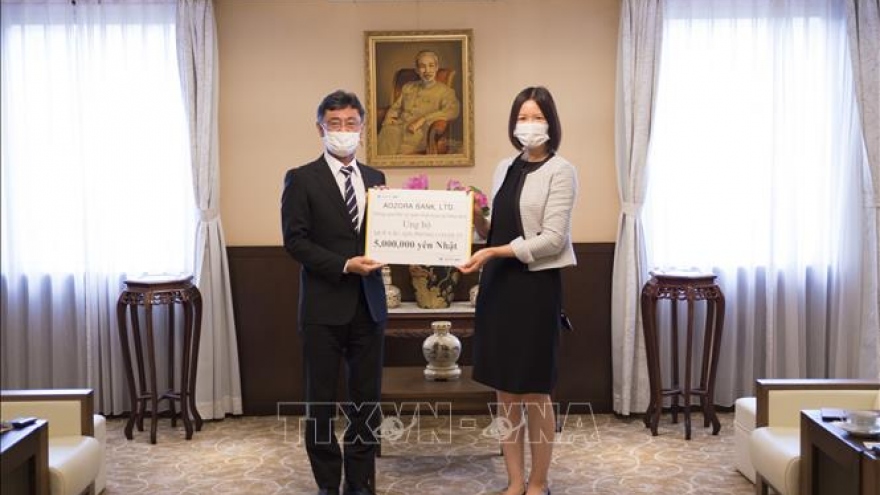 Japan bank Aozora donates US$45,000 to Vietnam COVID-19 vaccine fund